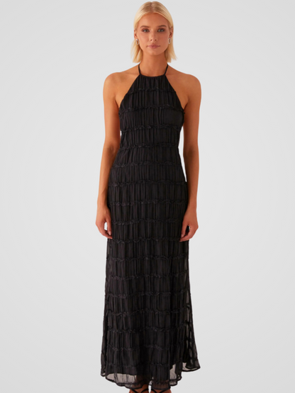 Alizée™ | Geplooide halterjurk met luchtige textuur en elegante flow